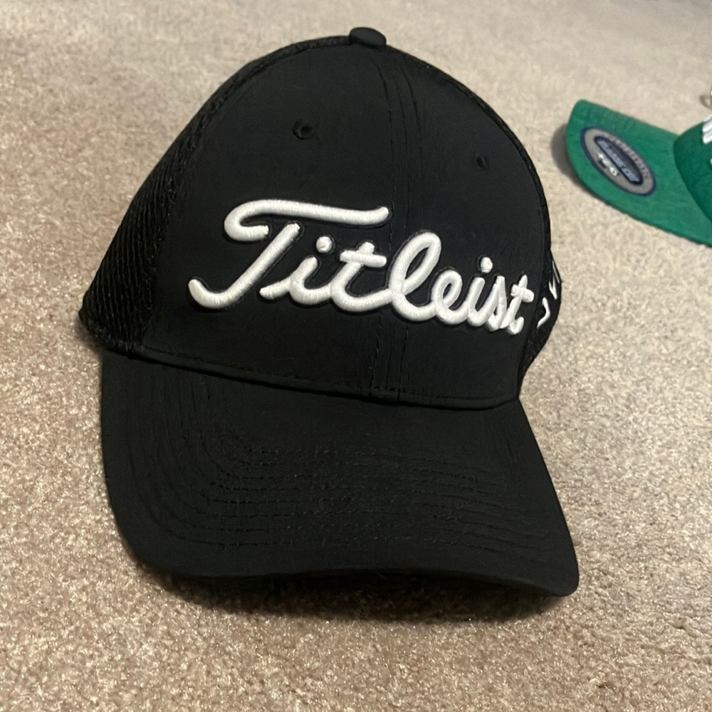 Titliest Pro v1 footjoy hat